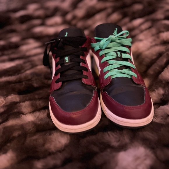 AirJordan 1 Low GS Dark Beetroot with Roma Green Shoes - Picture 6 of 6